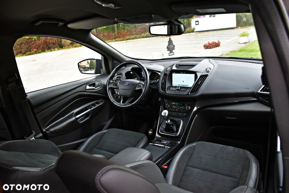 Ford Kuga 2.0 TDCi 4x2 ST-Line - 40