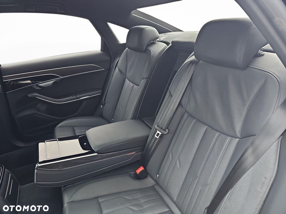 Audi A8 - 32