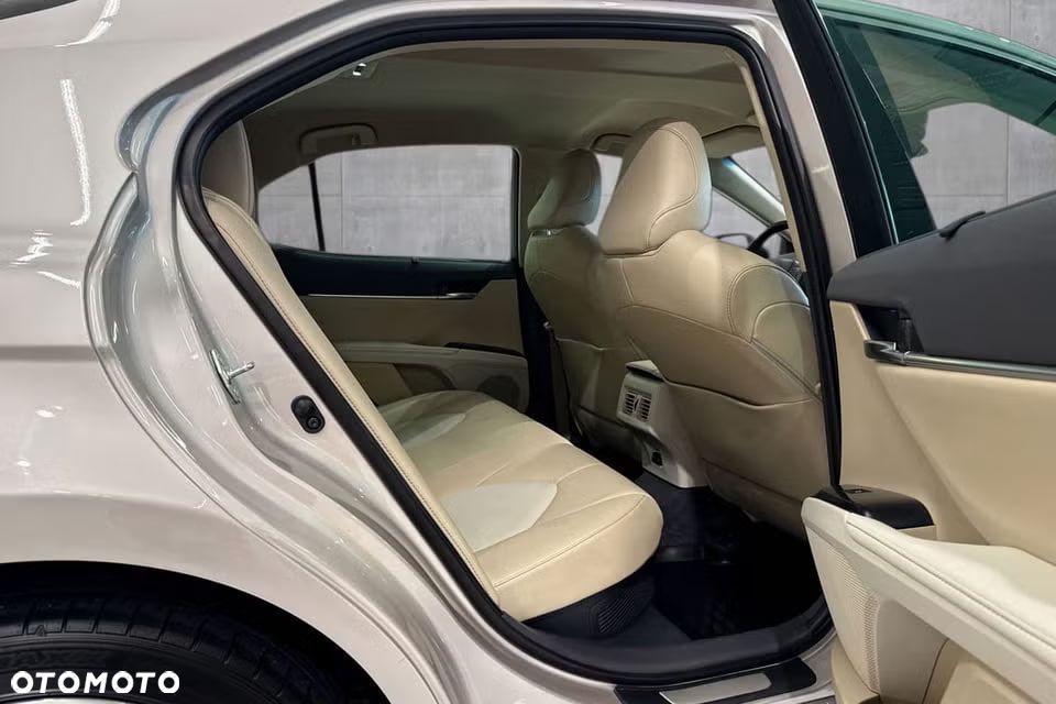 Toyota Camry 2.5 Hybrid Comfort CVT - 14