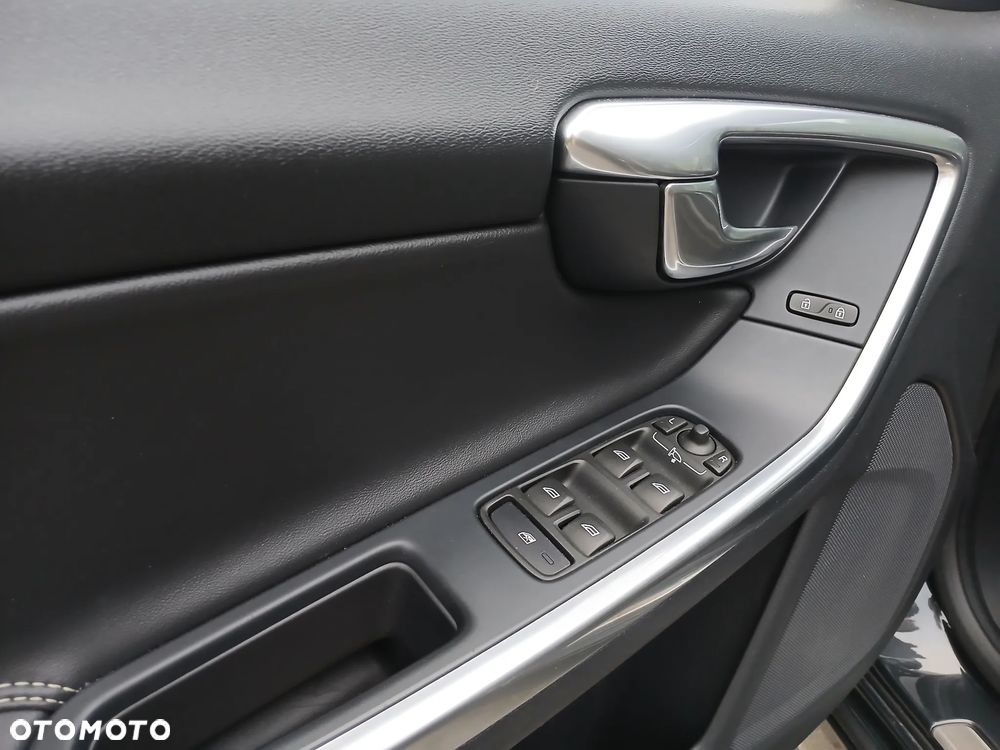 Volvo V60 D3 R-Design Momentum - 20