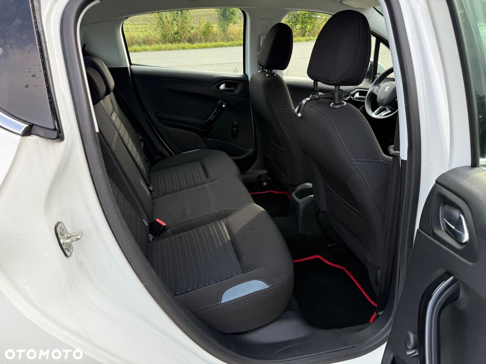 Peugeot 208 120 VTI Automatik Allure - 13