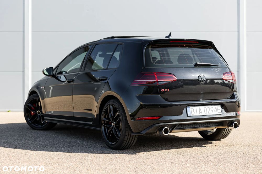 Volkswagen Golf - 32