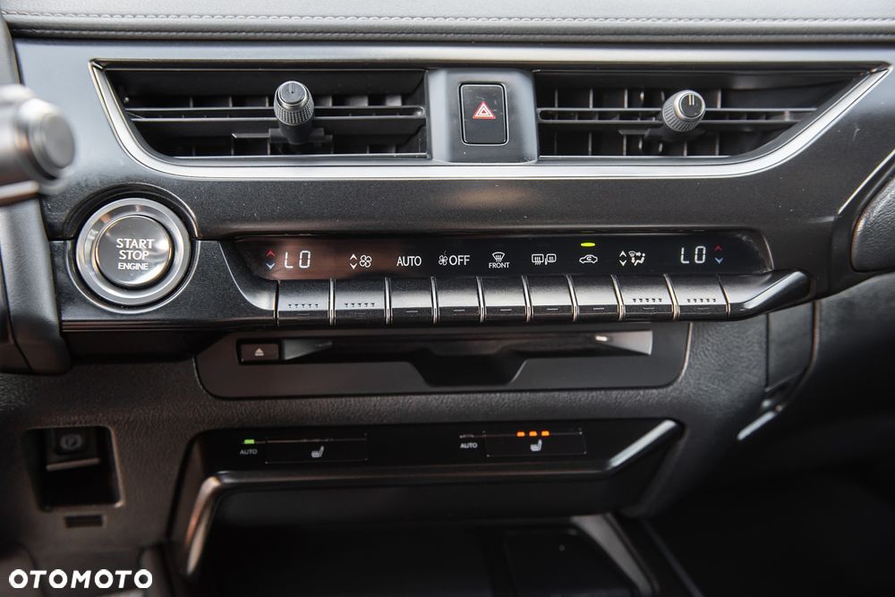 Lexus UX 200 - 21