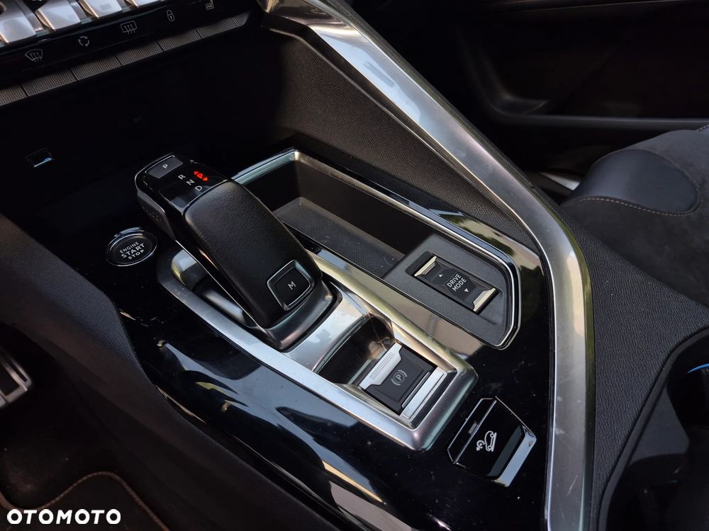 Peugeot 5008 PureTech 180 EAT8 Stop & Start GT - 28