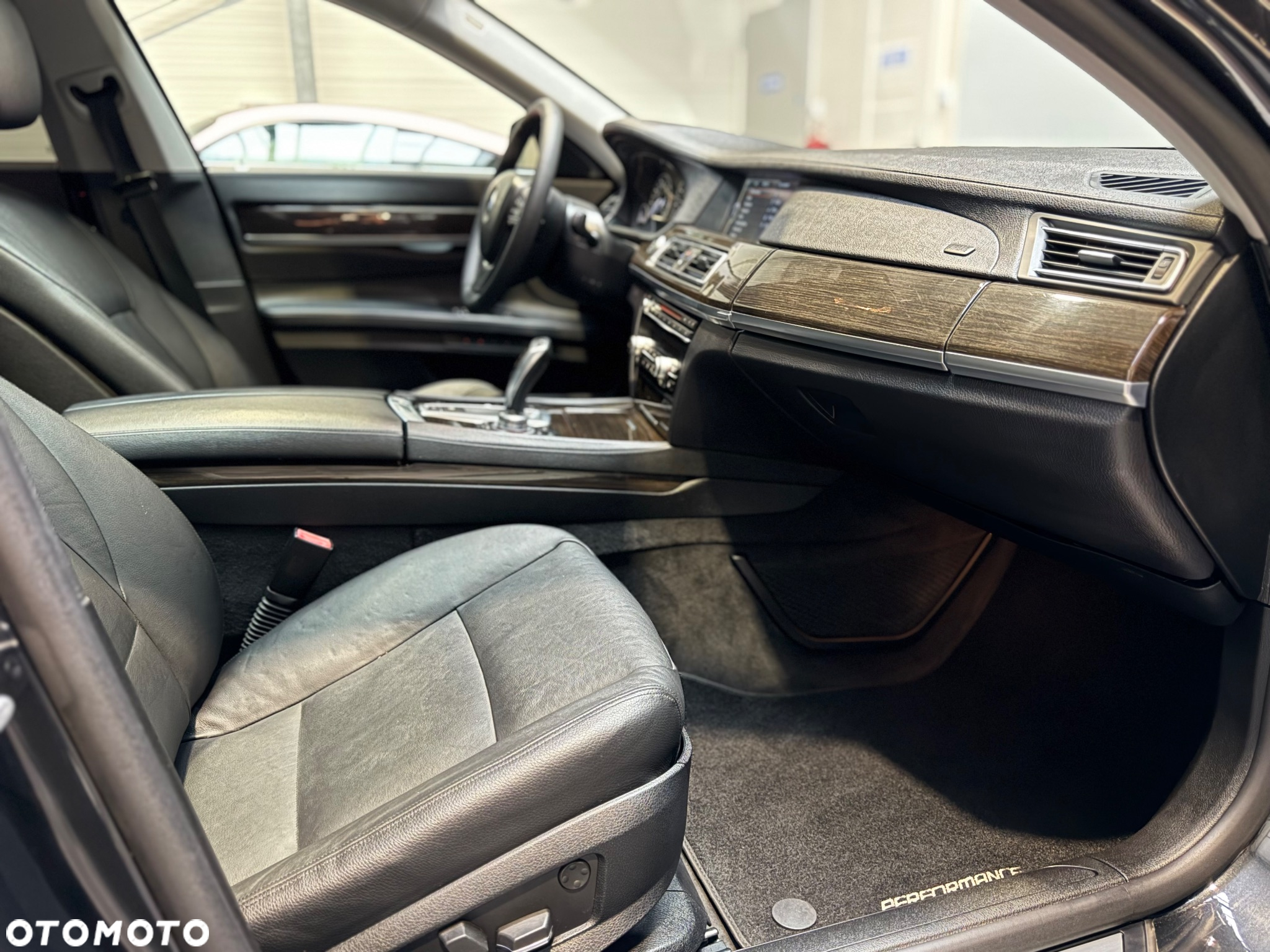 BMW Seria 7 740Li - 9