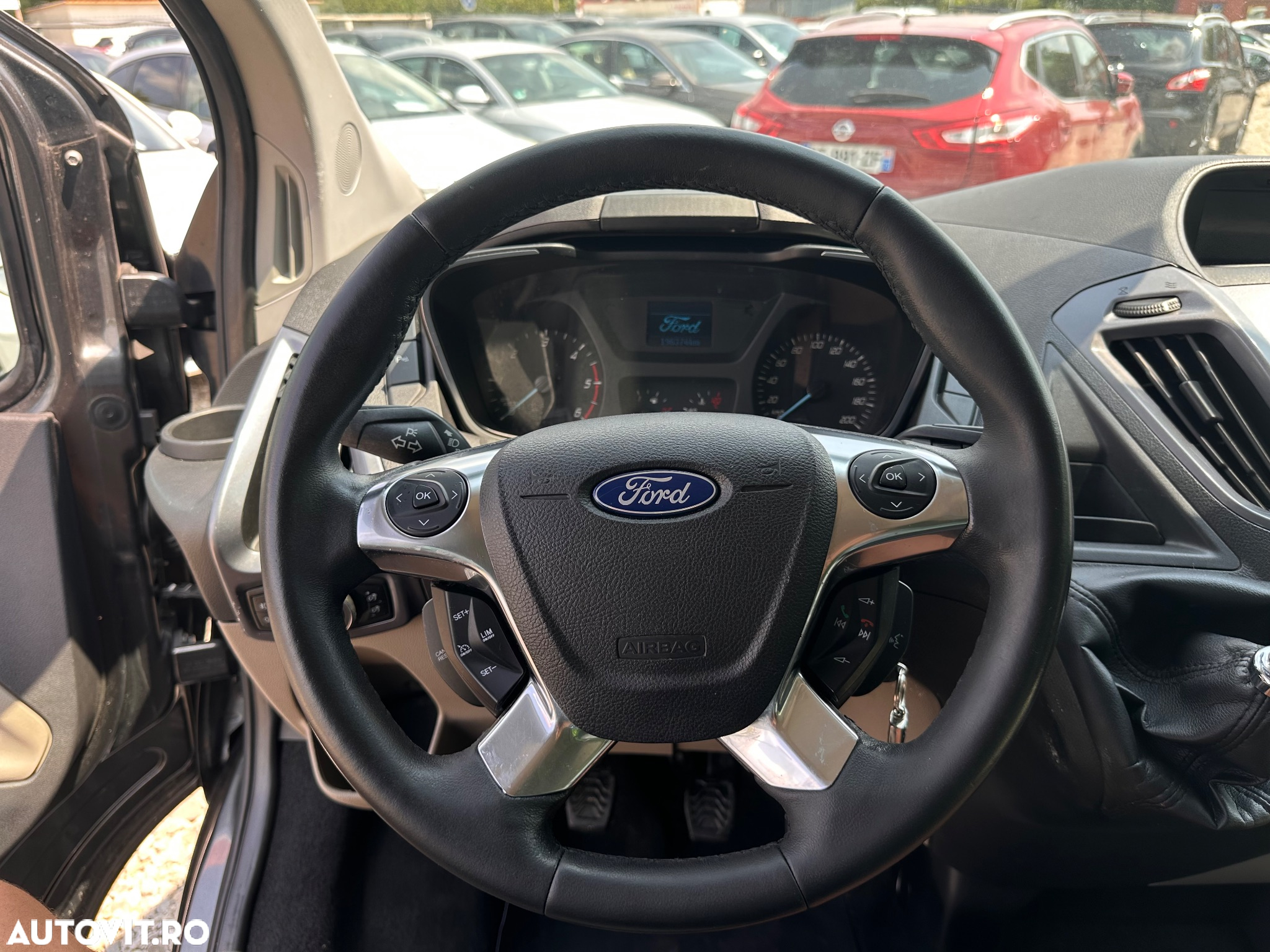 Ford Tourneo Custom 300 L2H1 VA Titanium - 9