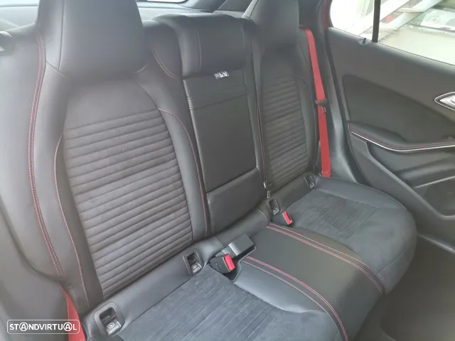Mercedes-Benz GLA 45 AMG 4Matic Speedshift 7G-DCT - 17