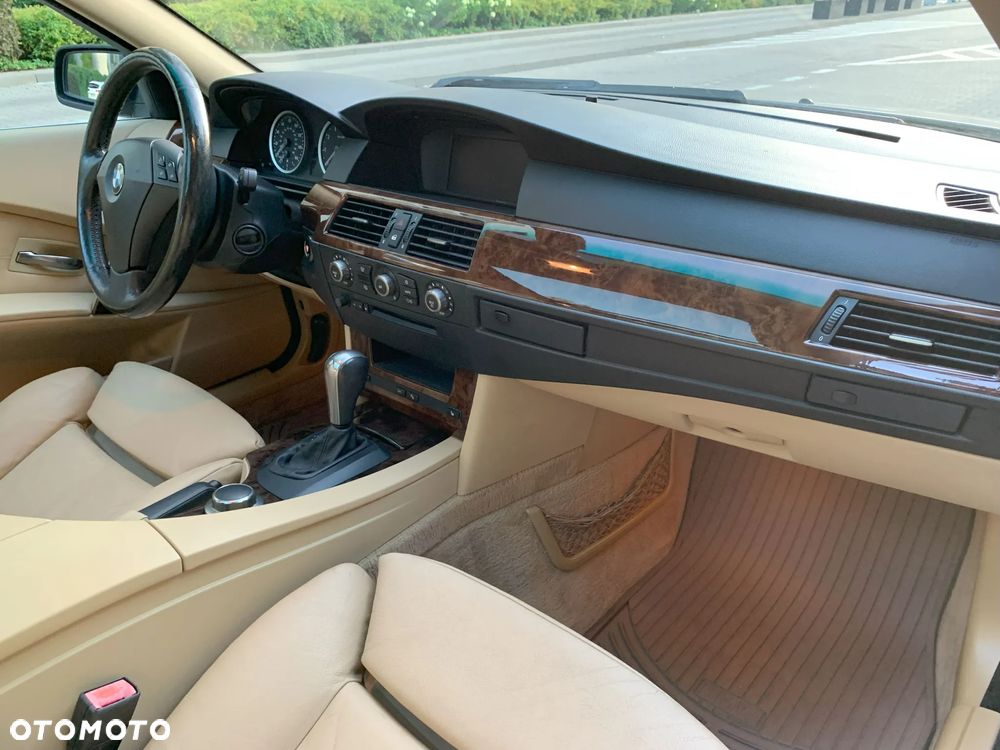 BMW Seria 5 530xi Touring - 18