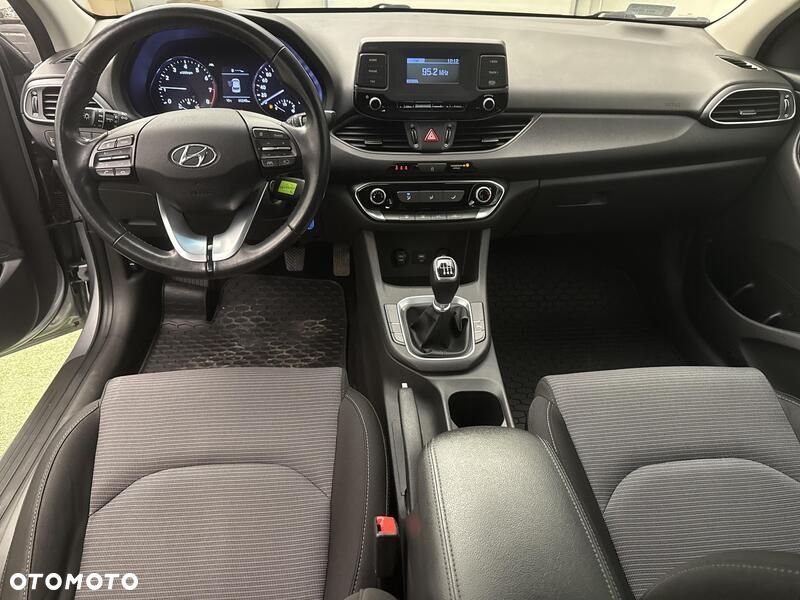 Hyundai i30 1.5 DPI Classic + - 21