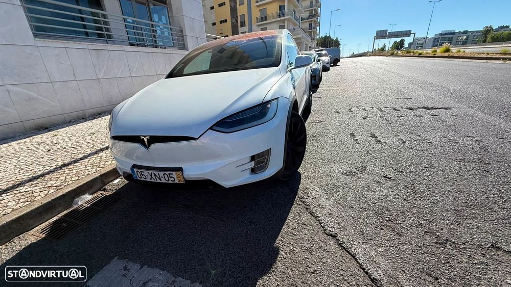 Tesla Model X - 5