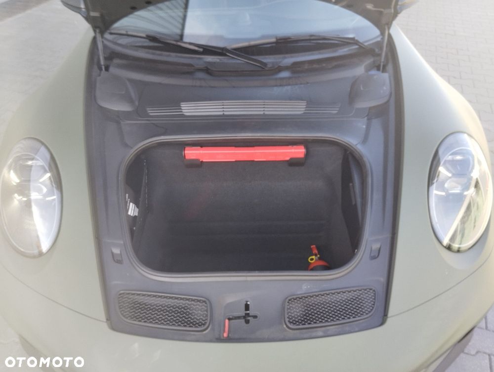 Porsche 911 GT3 Touring - 12