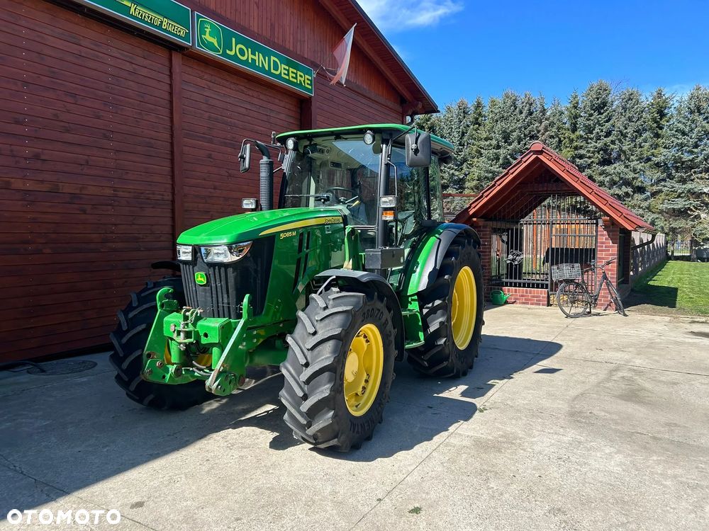 John Deere 5085M - 2