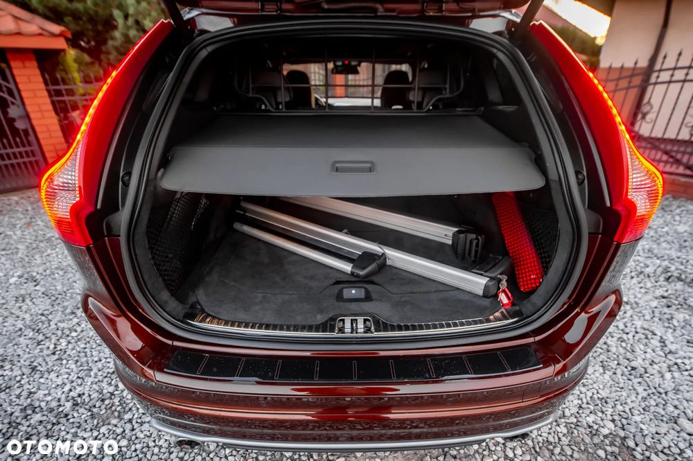 Volvo XC 60 D5 AWD R-Design Momentum - 14