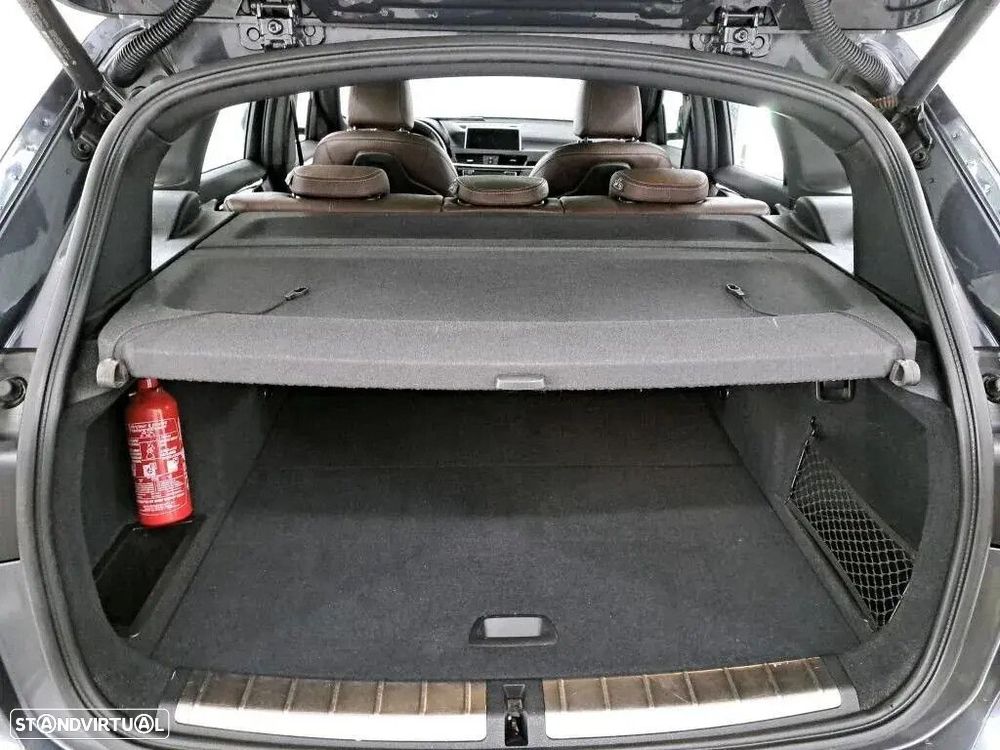 BMW X1 16 d sDrive Auto Line Sport - 12