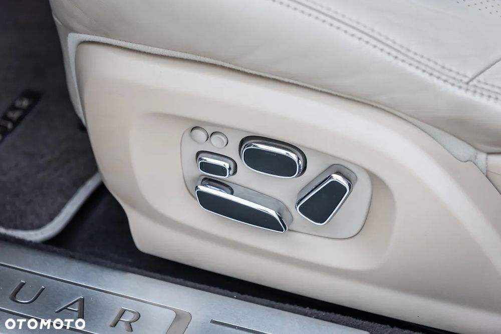 Jaguar XJ 3.0 V6 Kompressor AWD R-Sport - 18