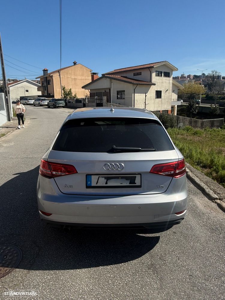 Audi A3 Sportback 1.6 TDI S tronic design - 9