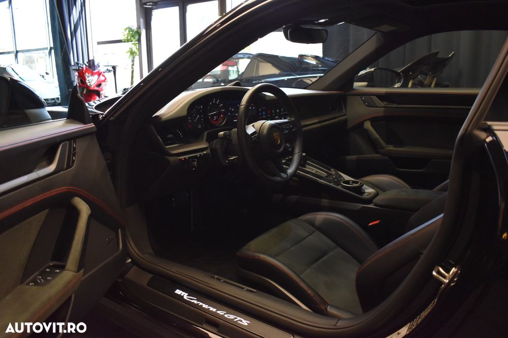 Porsche 911 Carrera 4 GTS PDK - 6