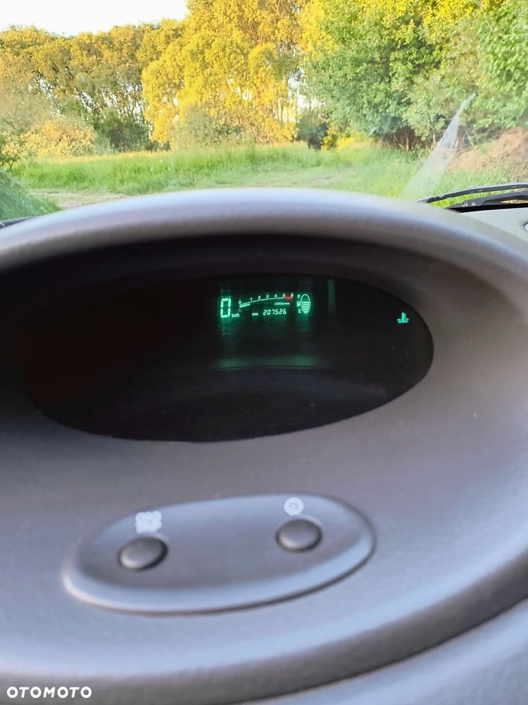 Toyota Yaris 1.4 D-4D Sol - 11