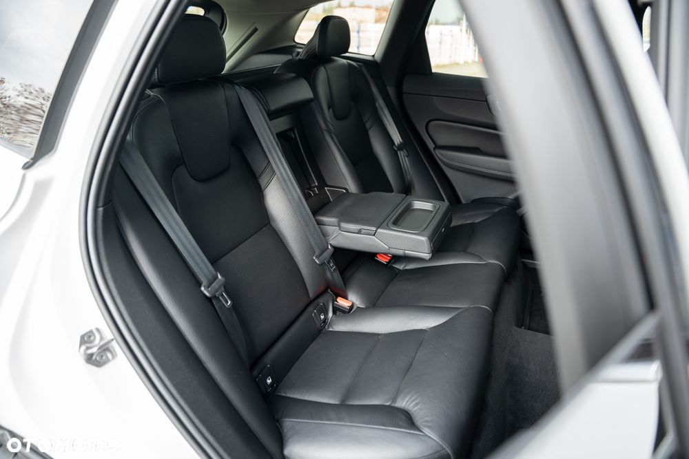 Volvo XC 60 B4 D Geartronic Momentum Pro - 36