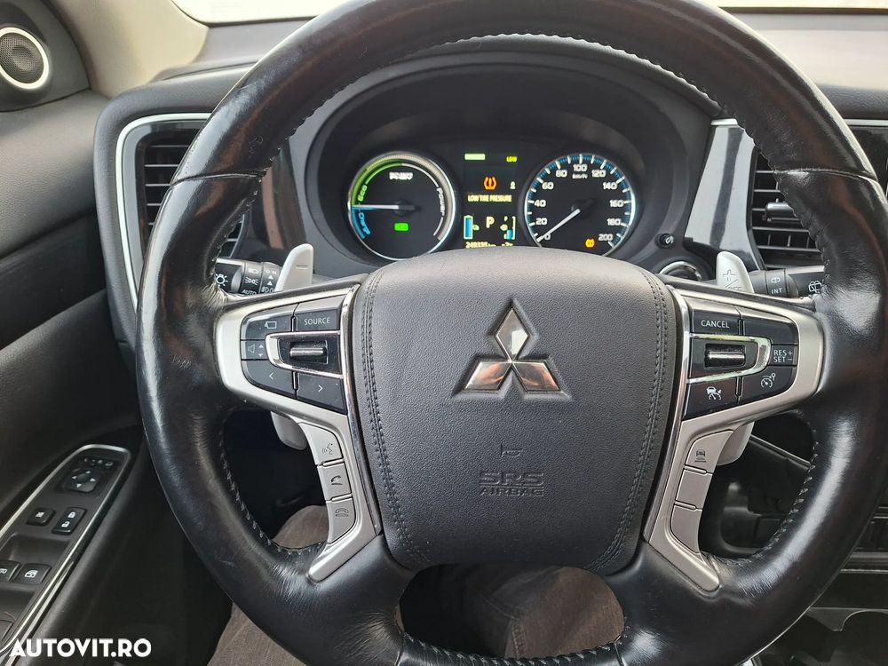 Mitsubishi Outlander 2.0 4WD Top - 13