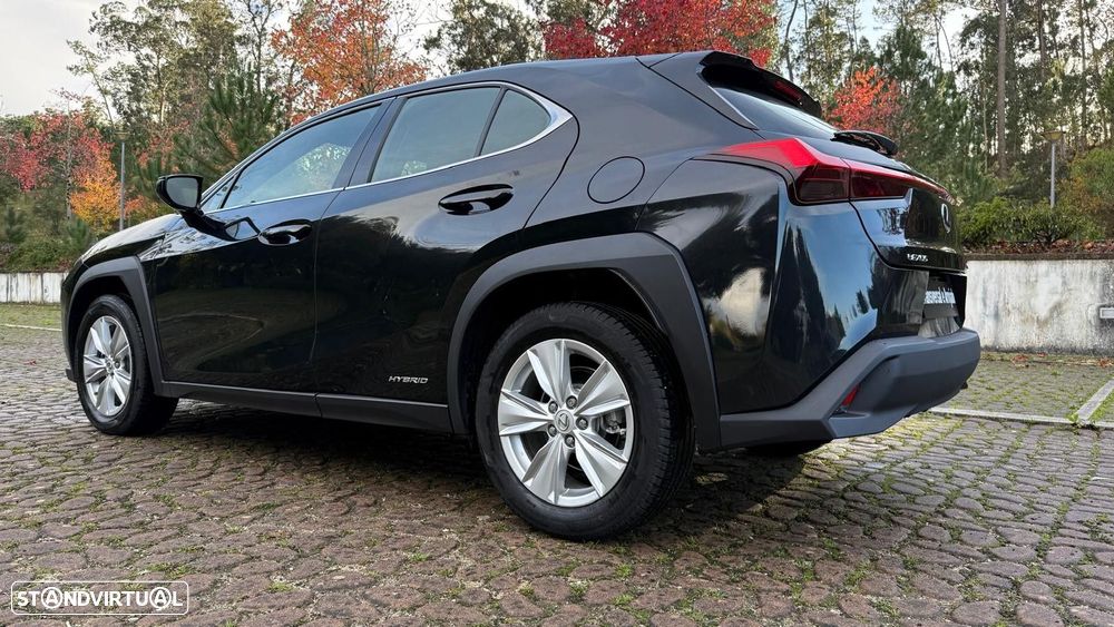 Lexus UX 250h Business - 16