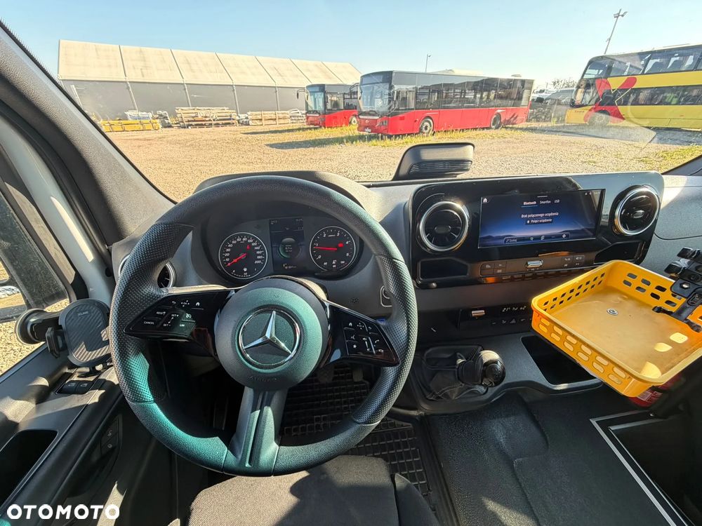 Mercedes-Benz Sprinter 517 - 25