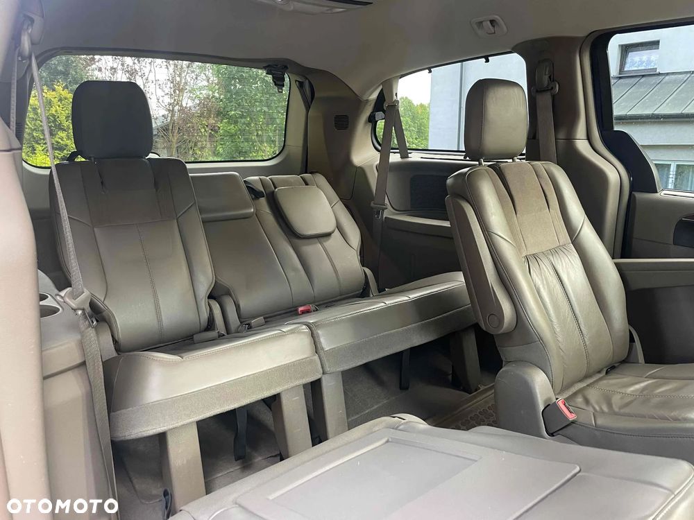 Chrysler Town & Country 3.6 Limited - 12