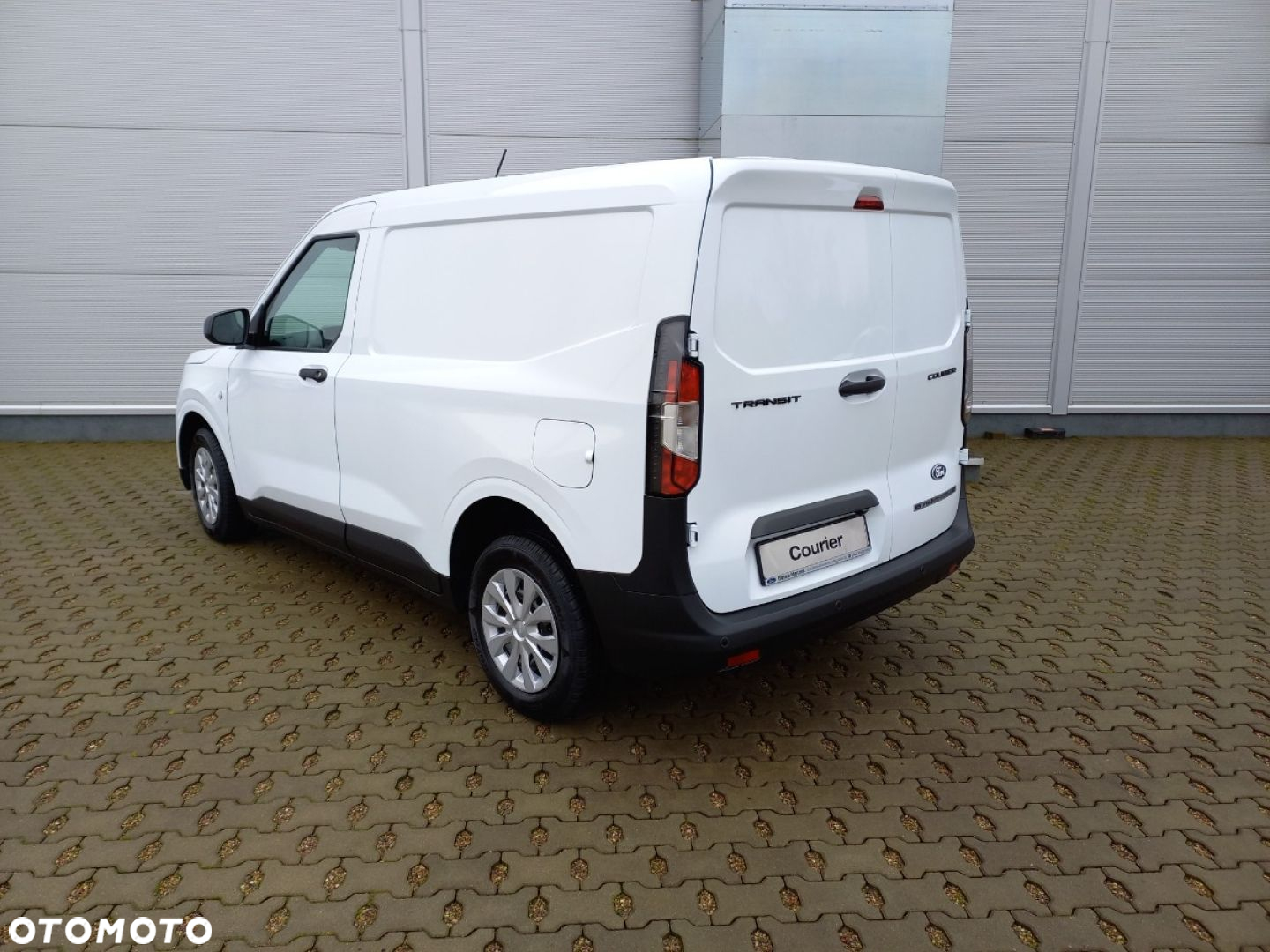 Ford Transit Courier - 8