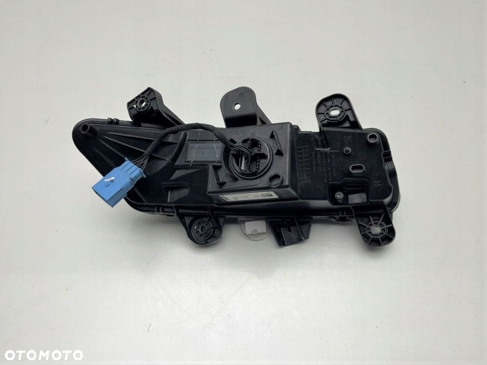 ŚWIATŁO DO JAZDY DZIENNEJ DRL HALOGEN PRAWY PEUGEOT 3008 II 5008 II - 3