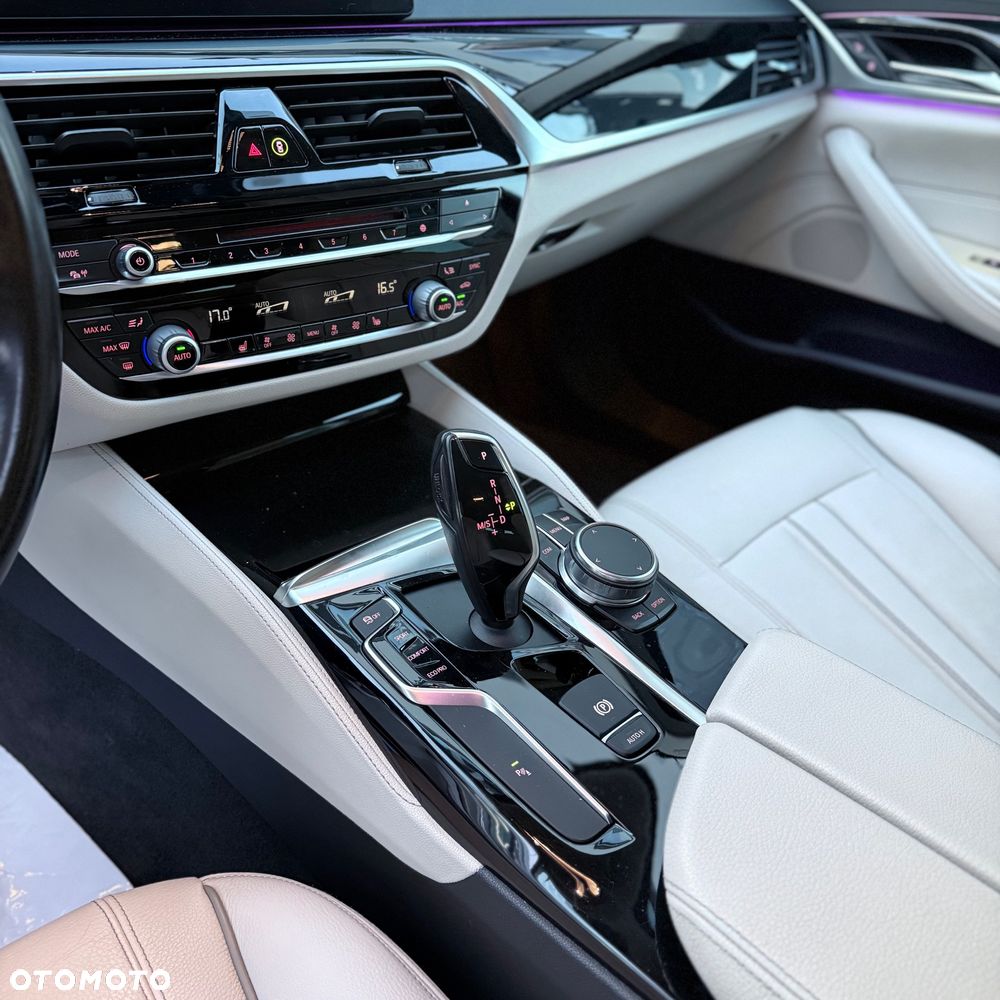 BMW Seria 5 520d Luxury Line - 16