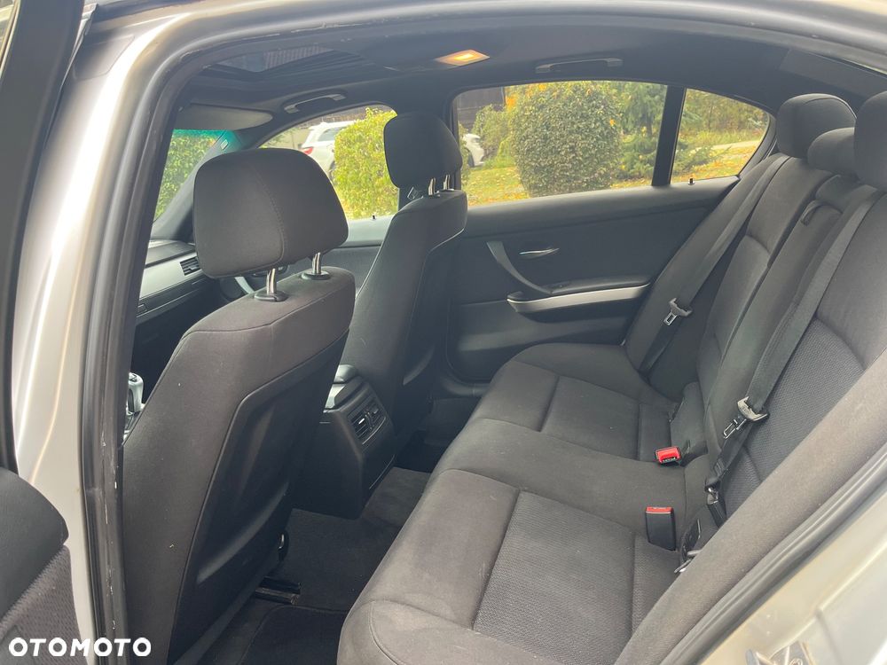 BMW Seria 3 318i - 12