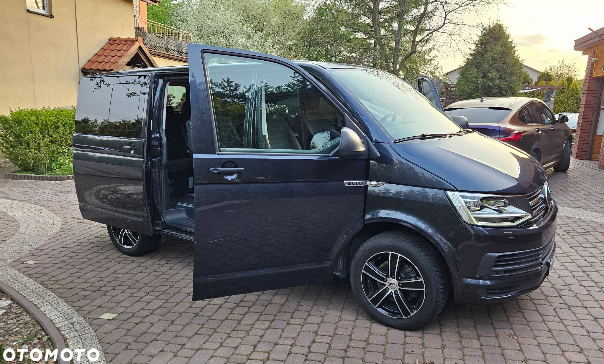 Volkswagen Multivan - 15