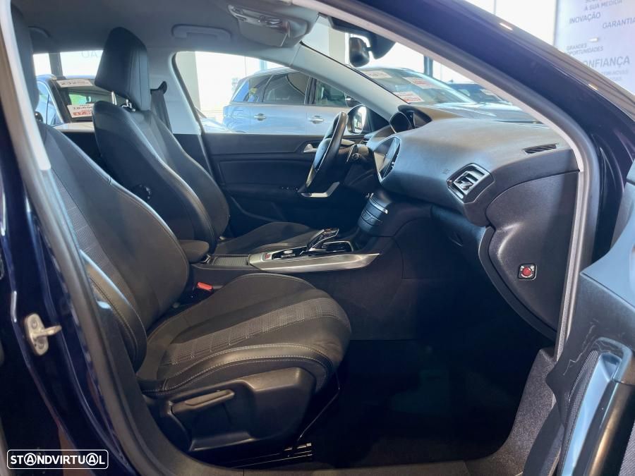 Peugeot 308 1.2 PureTech Allure Pack EAT8 - 27