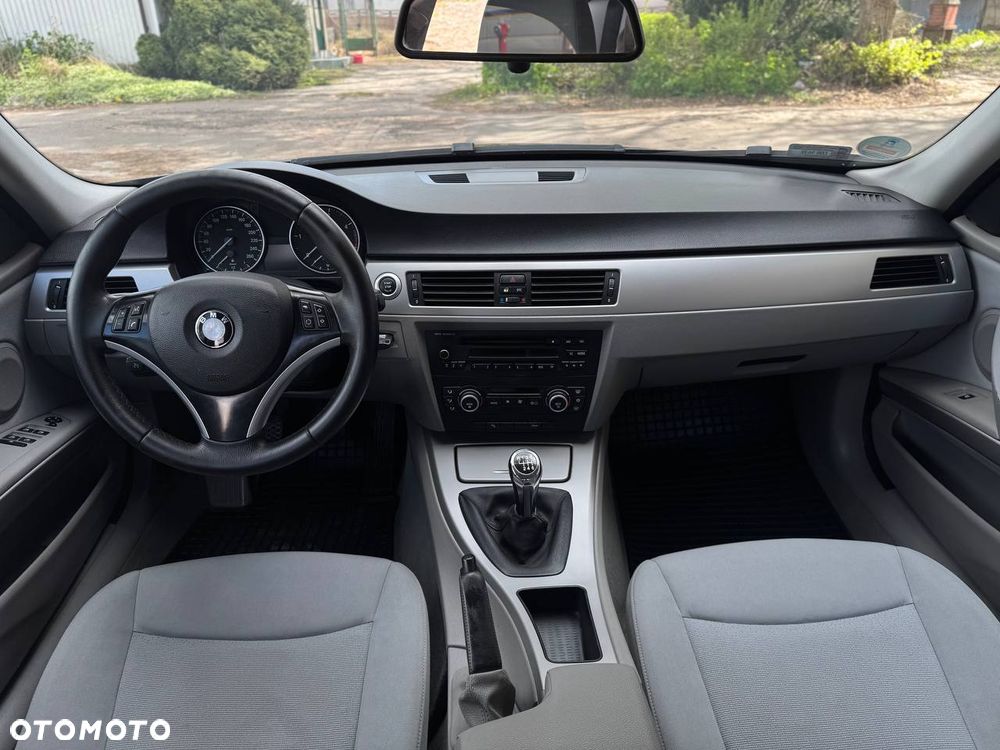 BMW Seria 3 320d - 24