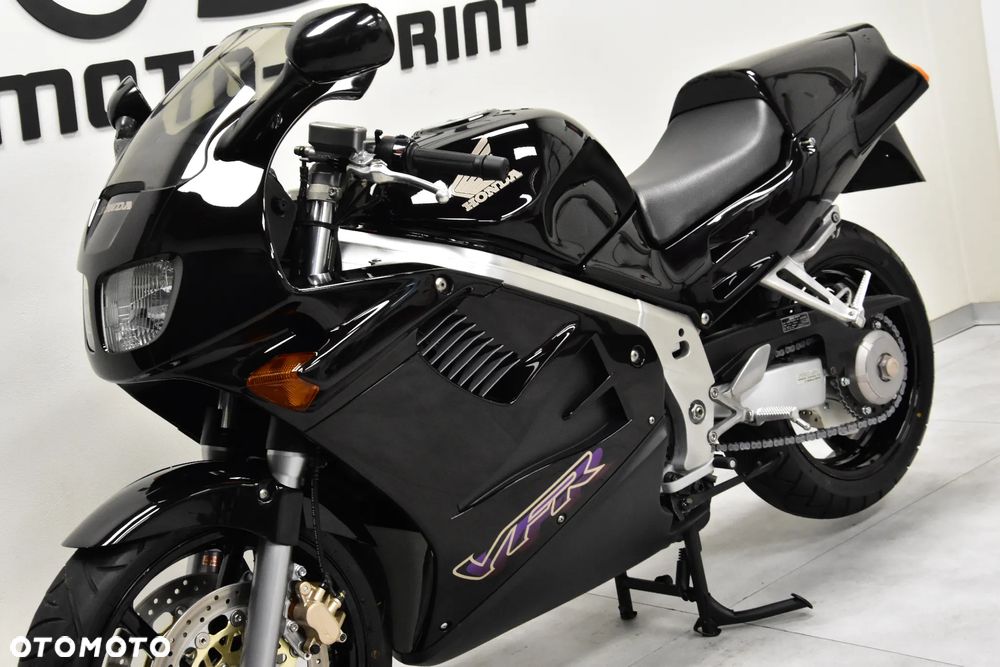 Honda VFR - 9