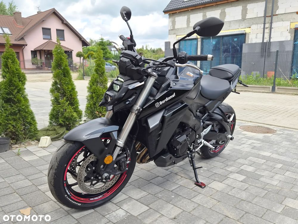Suzuki GSX - 3