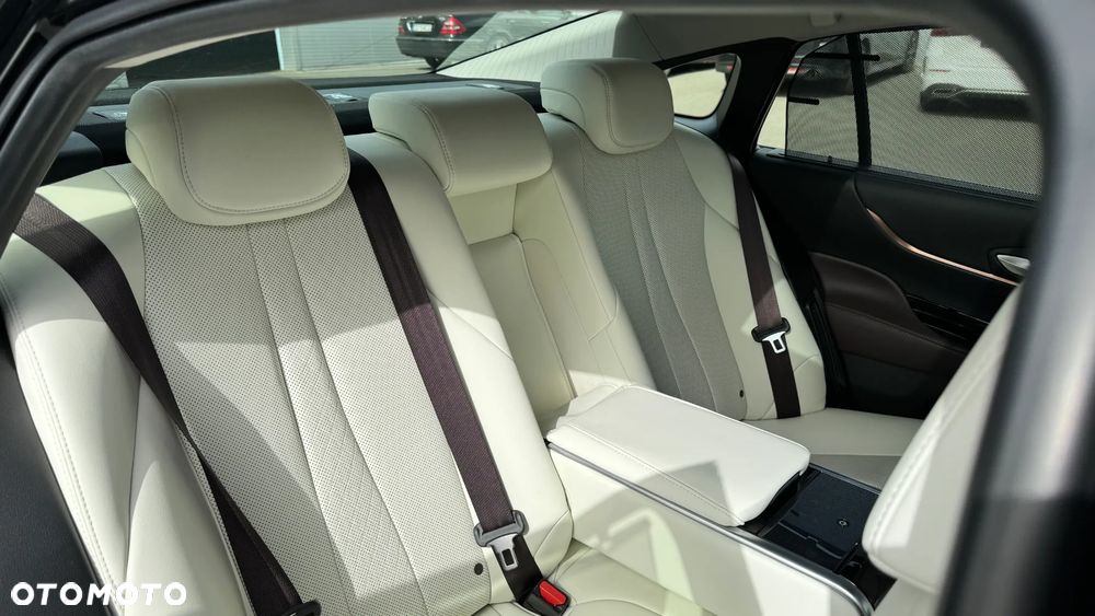 Toyota Mirai Luxury - 29