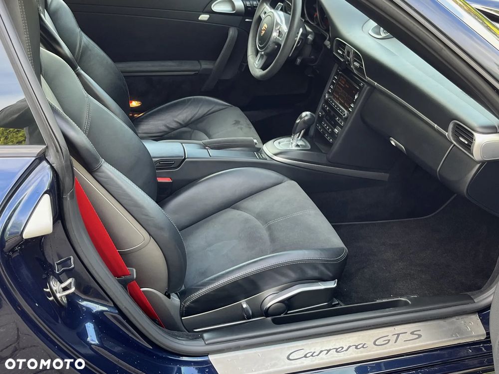 Porsche 911 Carrera GTS PDK - 17