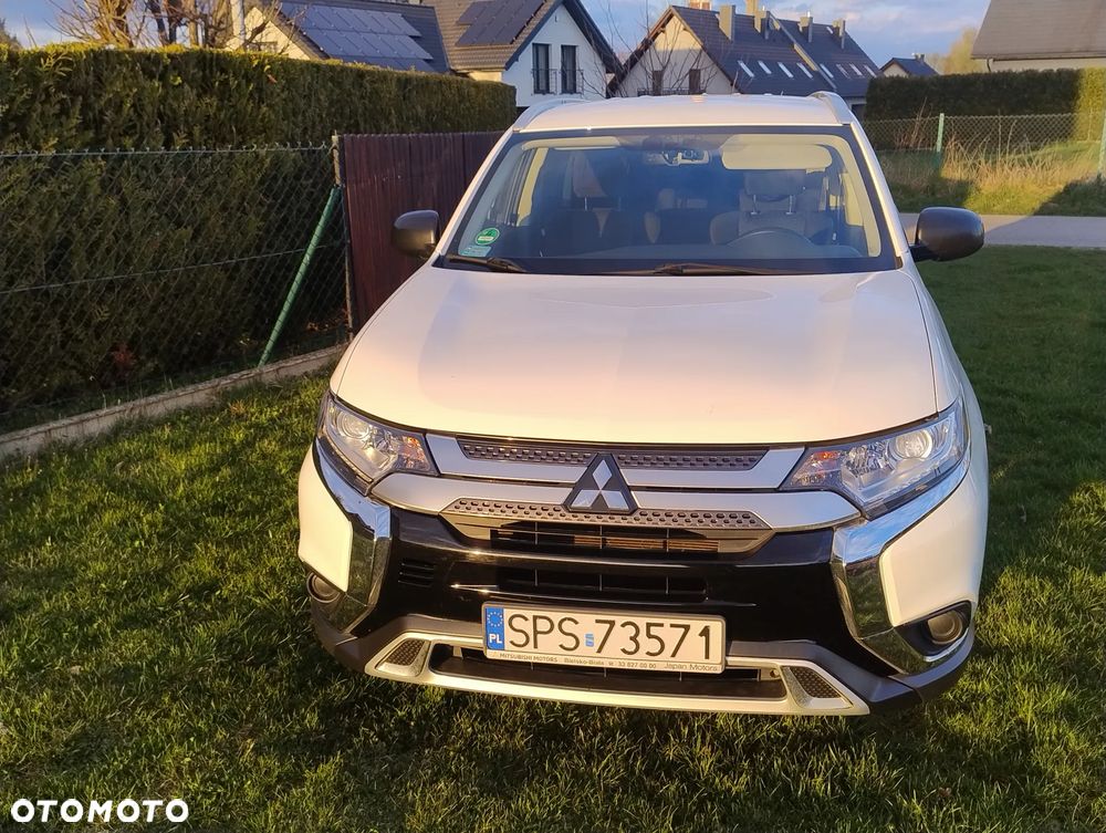 Mitsubishi Outlander 2.0 Invite + 2WD - 2