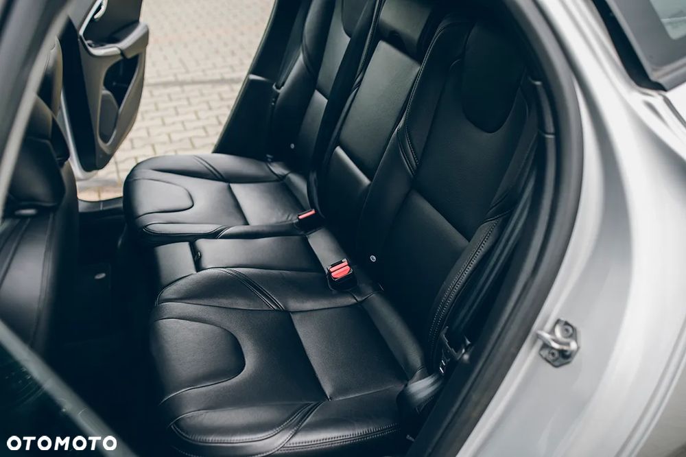 Volvo V40 D2 Drive-E Momentum - 18