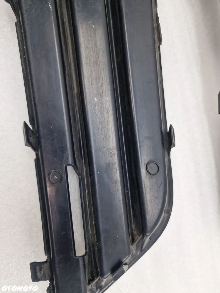 AUDI A3 8P0 LIFT 08- LEWA KRATKA BOCZNA ZDERZAKA PRZEDNIEGO PRZÓD , NR 8P0807681H , NR AUKCJI E/18 - 19
