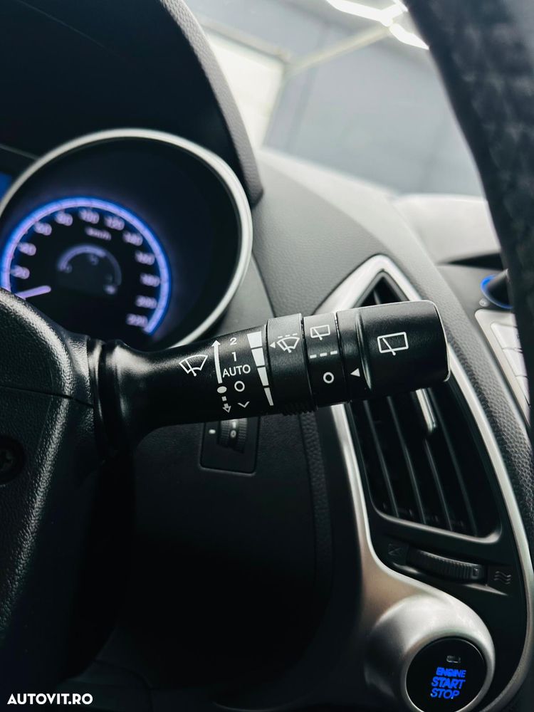 Hyundai ix35 1.7 CRDI 2WD blue Finale Silver - 31