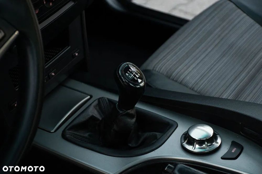 BMW Seria 5 520i - 28