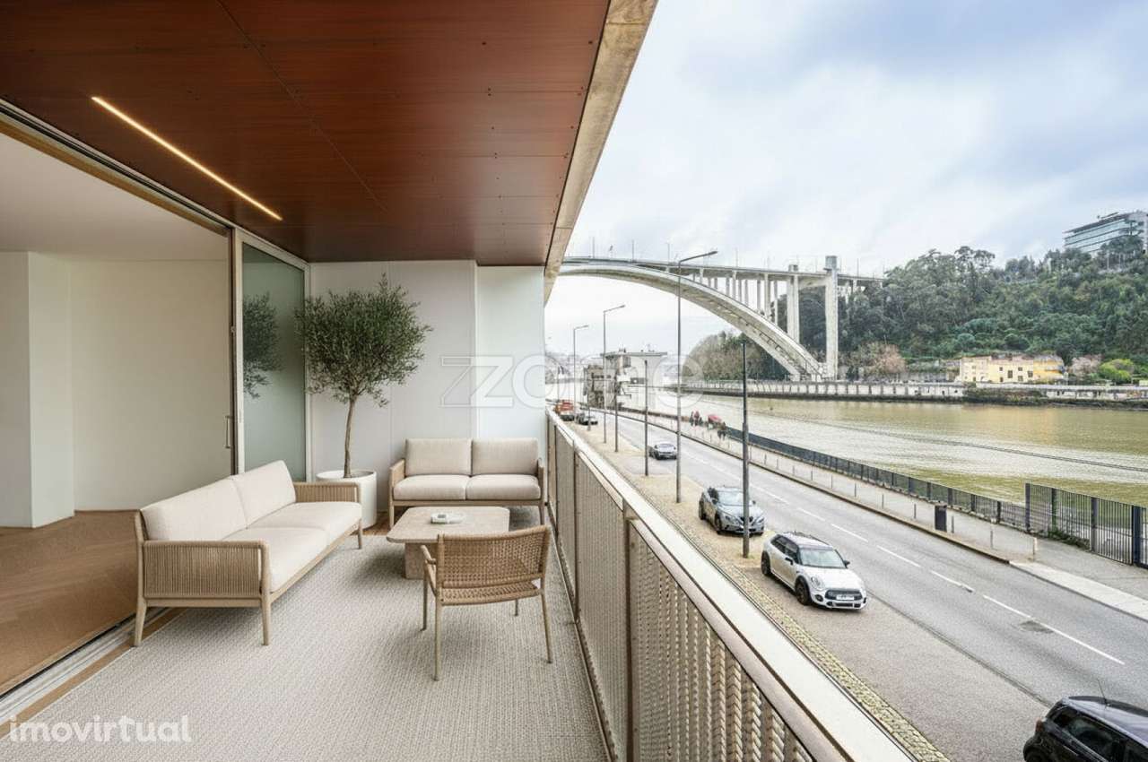 Apartamento com 3 Suítes e varanda na primeira linha do rio Douro - Grande imagem: 3/36