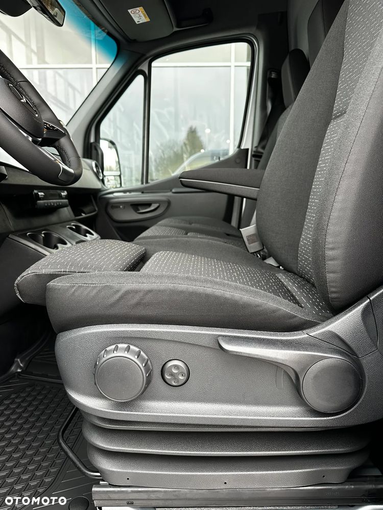 Mercedes-Benz Sprinter 319 CDI Furgon SELECT L3H2 - 12