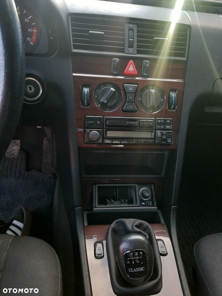 Mercedes-Benz Klasa C 200 Elegance - 17