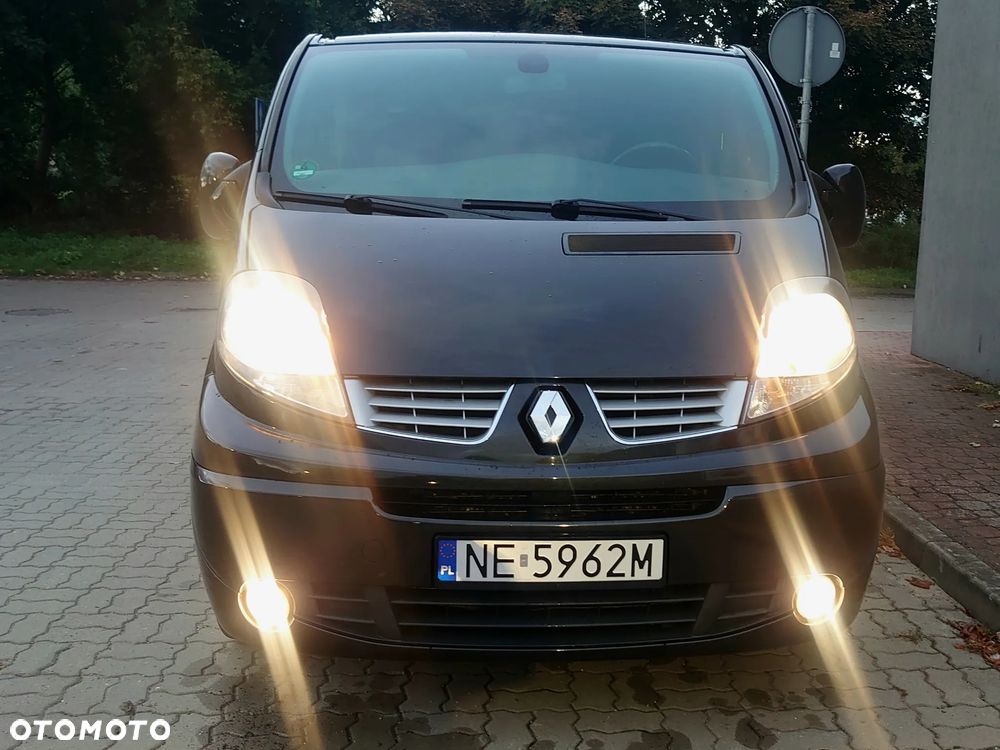 Renault Trafic Grand Passenger Black Edition - 11