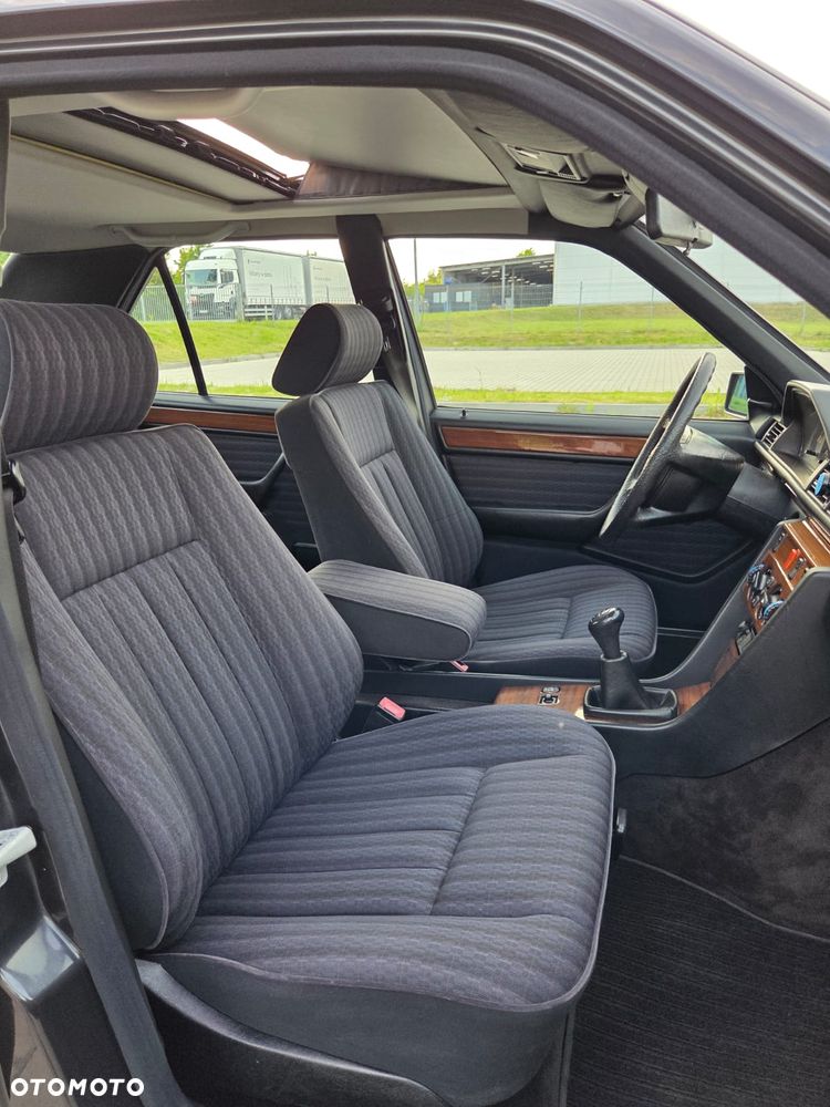 Mercedes-Benz W124 (1984-1993) ver-260-se - 25