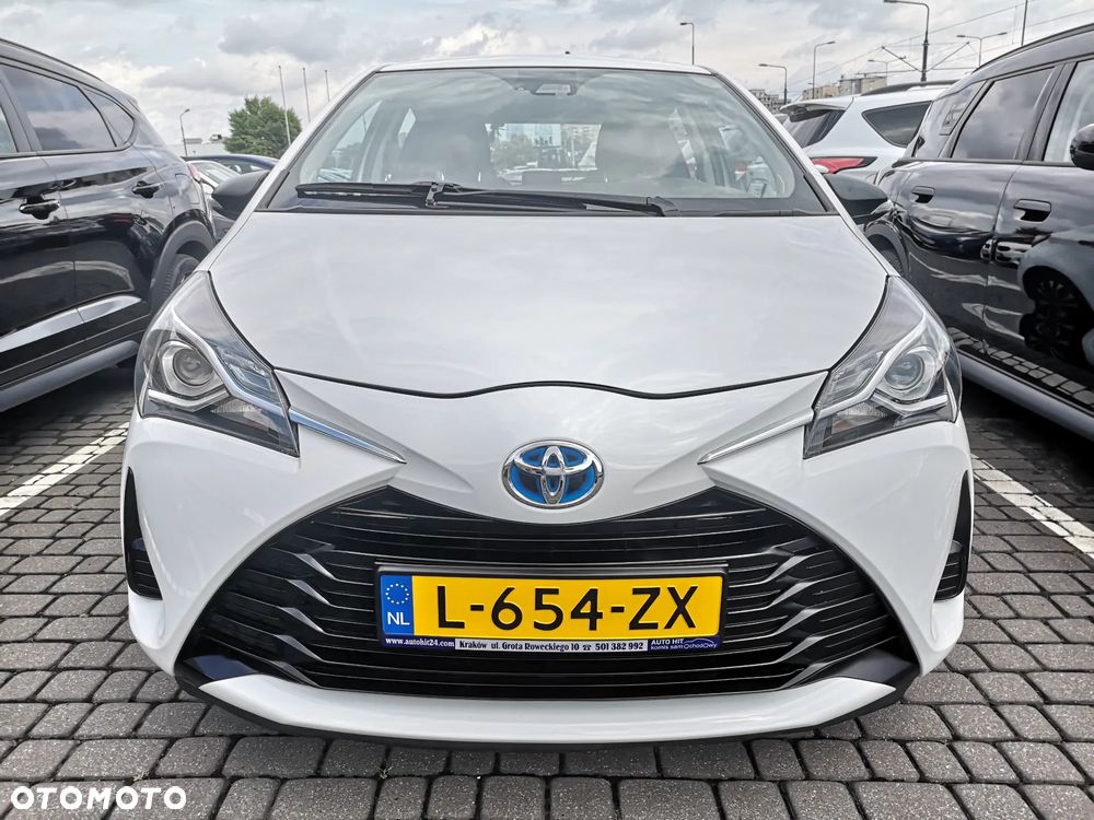 Toyota Yaris Hybrid 100 Sol - 4