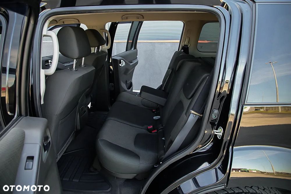 Nissan Pathfinder 2.5 D LE EU5 - 19